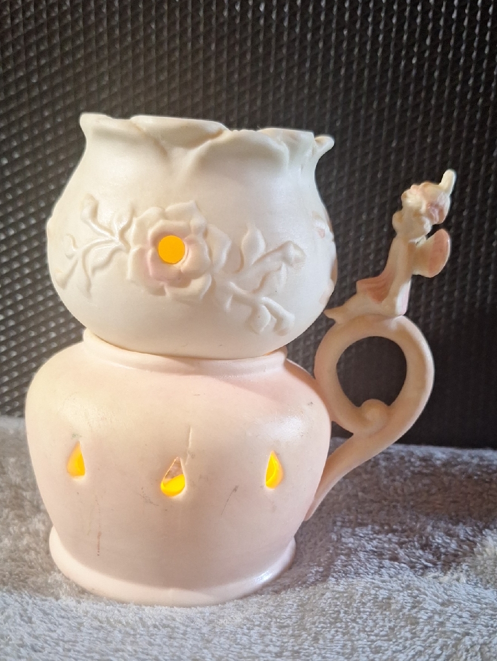 Porcelain Tealight Warmer with Floral Relief - Pink Cream - Picture 1 of 7